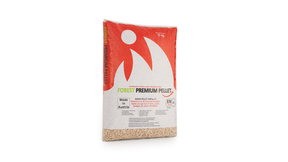 Na sliki je vreča peletov Forest Premium Pellet s prostornino 15 kg, pakirana v belo-rdeči embalaži z oznako kakovosti ENplus A1 in označbo »Made in Austria«.