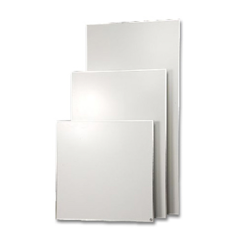 Na sliki so trije beli infrardeči (IR) grelni paneli različnih velikosti.