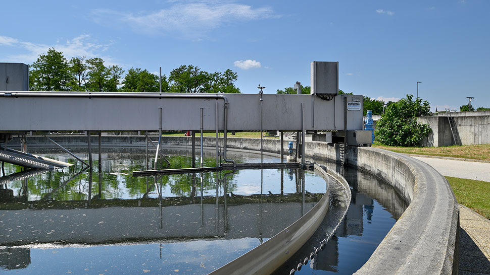 Upravljanje s čistilnimi napravami