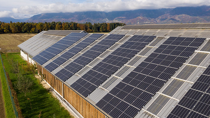 Sončna elektrarna za sodoben in varčen pristop h kmetovanju
