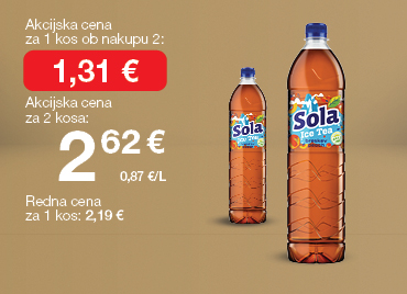 Ledeni čaj Sola, 1,5 litra, na svetlo rjavo-zlatem ozadju. Akcijska cena za 1 kos ob nakupu 2 je 1,31 €, skupna cena za 2 kosa 2,62 €. Redna cena za 1 kos: 2,19 €.
