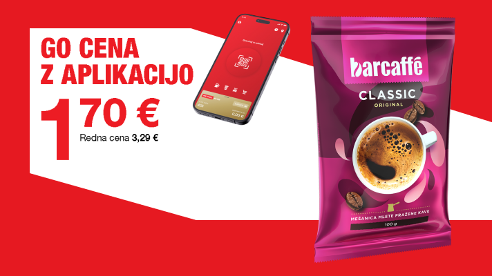Na sliki z rdeče-belimi barvnimi elementi je na levi strani prikazan napis »GO CENA Z APLIKACIJO«. Pod njim je poudarjena cena 1,70 €, z navedbo »Redna cena 3,29 €«. Na desni strani slike sta prikazana 100-gramsko pakiranje kave Barcaffè Classic v vijolično-rožnati embalaži in pametni telefon z odprto aplikacijo Petrol GO.
