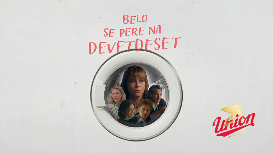 Slika na belem ozadju prikazuje oglas za film Belo se pere na devetdeset. Na sredini slike je bel krožni okvir, ki predstavlja vrata pralnega stroja v katerem so obrazi igralcev, ki nastopajo v filmu. Nad krogom pa je rdeč napis: Belo se pere na devetdeset kar predstavlja naslov filma. V desnem kotu spodaj pa je rdečo-zlat logotip Union, ker nagradna igra poteka v sodelovanju z njim.