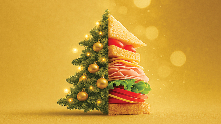 Akcijski oglas Merkur Zate in Petrol klub z napisoma »-20 % na en izdelek iz novoletne ponudbe« in »-25 % pakirani ali sveži sendvič«, na sredini je polovica okrašenega božičnega drevesca in polovica sendviča.