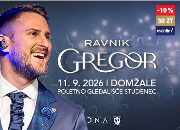 Promocijski koncertni plakat z modro osvetljenim ozadjem in množico v ozadju, na katerem je na levi strani upodobljen izvajalec v elegantni obleki z modro cvetlico na reverju, ob njem pa napis »Ravnik Gregor« ter podatki o dogodku: 11. 9. 2026 v Domžalah (Poletno gledališče Studenec) in logotipi organizatorjev. Dodana je cenovka, ki prikazuje 10 % popust za 30 Zlatih točk.