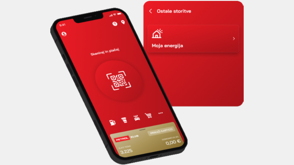Prikaz mobilne aplikacije Petrol z rdečim začetnim zaslonom, kjer je v ospredju QR koda za funkcijo »Skeniraj in plačaj«. Na spodnjem delu so bližnjice do različnih storitev ter prikaz Petrol klub kartice in stanja. Ob strani je dodatni zaslon »Ostale storitve«, kjer je izpostavljena možnost »Moja energija«.
