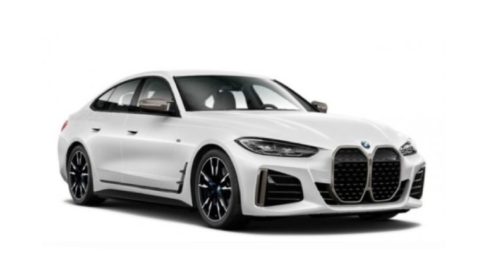 Na sliki je bel električni avtomobil BMW i4, obrnjeno rahlo po strani.