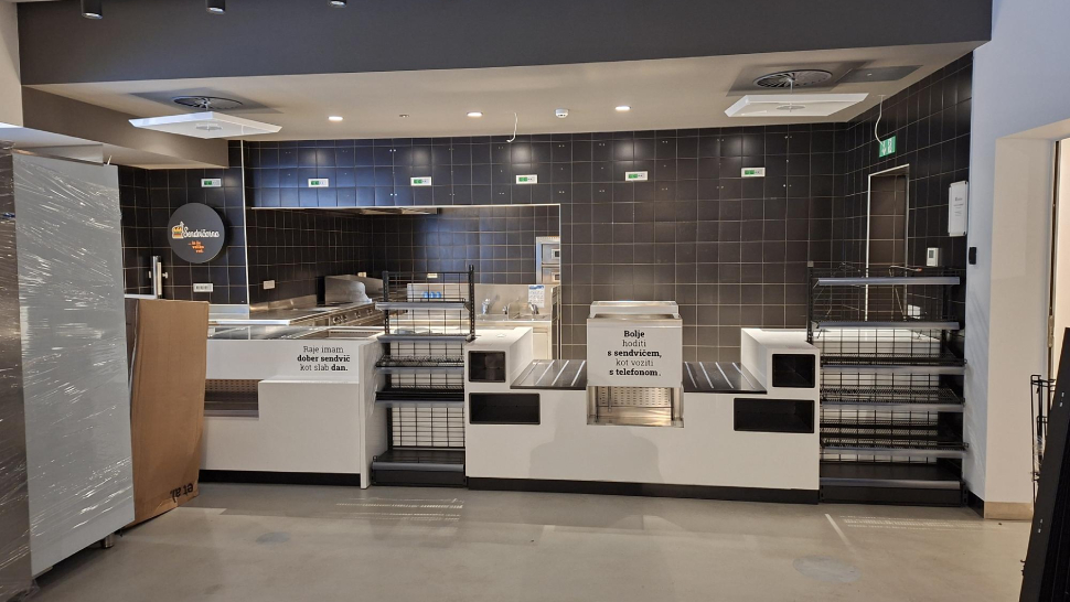 Na sliki naslovna slika poslovnega prostora v Kranju.