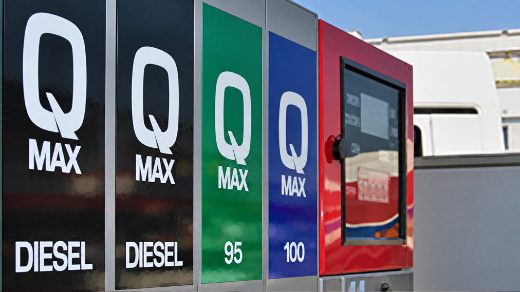 očilni agregat z oznakami goriv Petrol Q Max Diesel, 95 in 100.