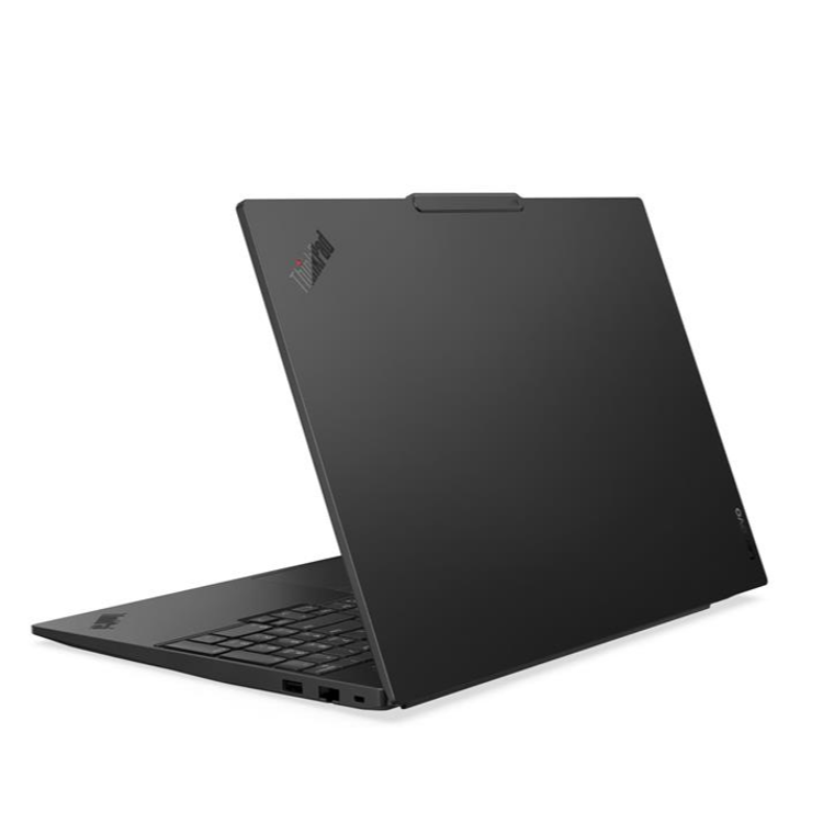 ThinkPad E16 G4 R7AI 32/1 WUXGA, NOS, zadnji pogled pod kotom z vidnim pokrovom in logotipom ThinkPad.