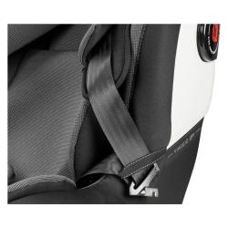 Detajl naramnega pasu in stranskega dela avtosedeža Peg Perego v črni barvi