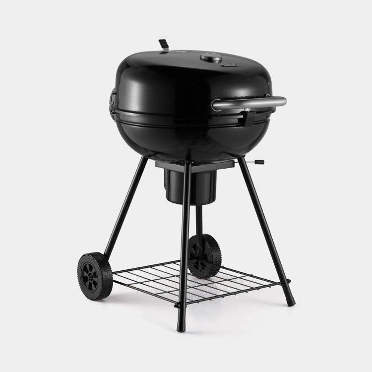 Okrogli žar na oglje VonHaus Kettle BBQ z vgrajenim termometrom, pokrovom z varnostnim zaklepom in stabilnim podstavkom omogoča natančen nadzor temperature ter enostavno pripravo jedi na prostem.