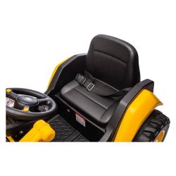 Detajl sedeža otroškega poganjalca bagra z varnostnim pasom