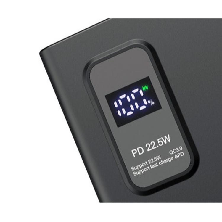 Bližnji posnetek zaslona polnilne baterije Platinet PMPB10WQC726B, ki prikazuje 100 % napolnjenost in podporo PD 22,5 W.