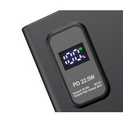 Bližnji posnetek zaslona polnilne baterije Platinet PMPB10WQC726B, ki prikazuje 100 % napolnjenost in podporo PD 22,5 W.