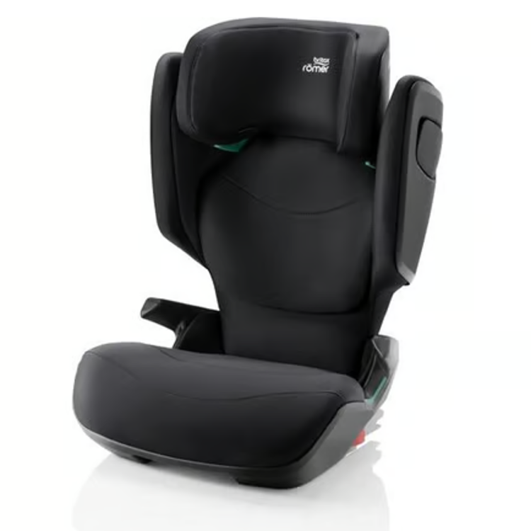 Na sliki je avtosedež 100-150 cm Kidfix Pro M i-Size Classic Britax Römer, prikazan pod kotom.