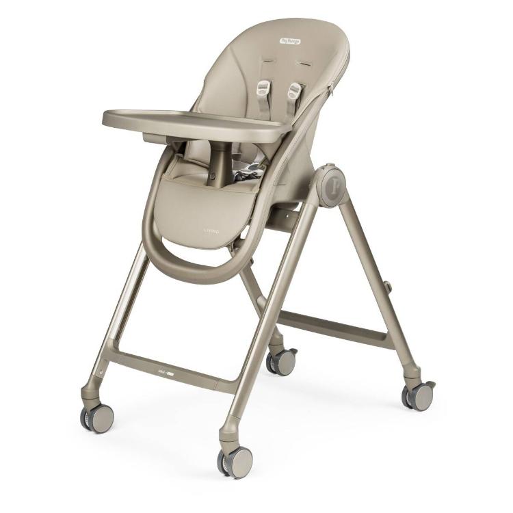 Otroški stolček za hranjenje v bež barvi z mizico in varnostnimi pasovi, sprednji pogled