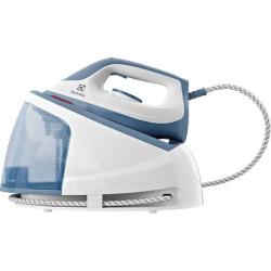 Electrolux parna likalna postaja E5ST1‑2DB v belo‑modri izvedbi z velikim prozornim rezervoarjem za vodo, kompaktno osnovno enoto in varno odloženim likalnikom na podstavku