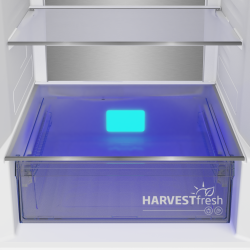 Predal HarvestFresh v hladilniku Beko B5RCNA405HDXBR z modro osvetlitvijo za simulacijo naravnega dnevnega cikla in ohranjanje vitaminov v sadju ter zelenjavi