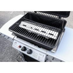 Odprt plinski žar Cattara z rešetkami in zaščitno ploščo gorilnikov.