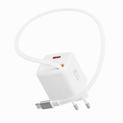Hitri stenski polnilnik Swissten GaN 45 W z vgrajenim izvlečnim USB‑C kablom dolžine 0,75 m, USB‑A izhodom Quick Charge 3.0 (18 W) in podporo Power Delivery omogoča priročno ter učinkovito polnjenje telefonov, tablic in drugih združljivih naprav.