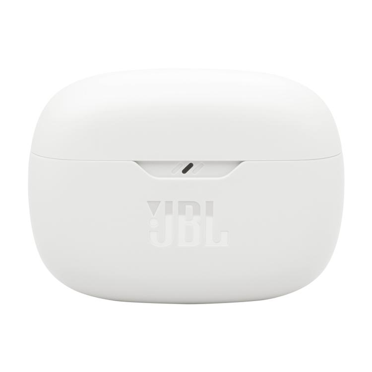Zaprt bel polnilni etui JBL Wave Beam 2 z vgraviranim logotipom in zaobljenim ohišjem.