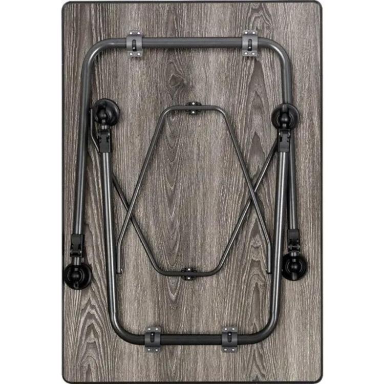 Spodnja stran Brunner zložljive mize za kampiranje s kovinskim ogrodjem.