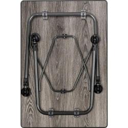 Spodnja stran Brunner zložljive mize za kampiranje s kovinskim ogrodjem.