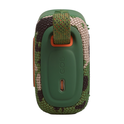 JBL GO5 camo zvočnik od spodaj z USB‑C priključkom, gumiranim ohišjem in trakom za nošenje