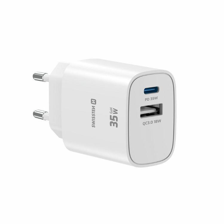 Hitri stenski polnilnik Swissten Edge GaN 35 W v elegantni beli izvedbi z USB‑C Power Delivery izhodom 35 W in USB‑A Quick Charge 3.0 izhodom 18 W omogoča hitro ter učinkovito polnjenje pametnih telefonov, tablic in drugih združljivih naprav.