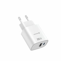 Kompaktni polnilnik Swissten Edge GaN 35 W v beli barvi z USB‑C PD in USB‑A QC 3.0 priključkoma omogoča sočasno polnjenje dveh naprav ter zagotavlja varno, hitro in zanesljivo napajanje za vsakodnevno uporabo.