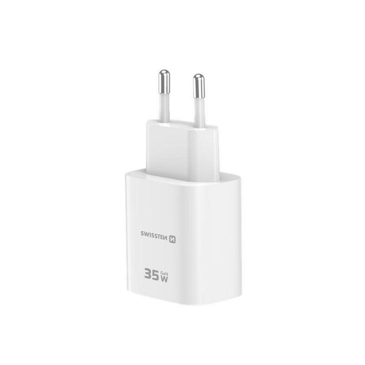 Hitri stenski polnilnik Swissten Edge GaN 35 W v elegantni beli izvedbi z USB‑C Power Delivery izhodom 35 W in USB‑A Quick Charge 3.0 izhodom 18 W omogoča hitro ter učinkovito polnjenje pametnih telefonov, tablic in drugih združljivih naprav.
