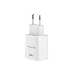 Hitri stenski polnilnik Swissten Edge GaN 35 W v elegantni beli izvedbi z USB‑C Power Delivery izhodom 35 W in USB‑A Quick Charge 3.0 izhodom 18 W omogoča hitro ter učinkovito polnjenje pametnih telefonov, tablic in drugih združljivih naprav.