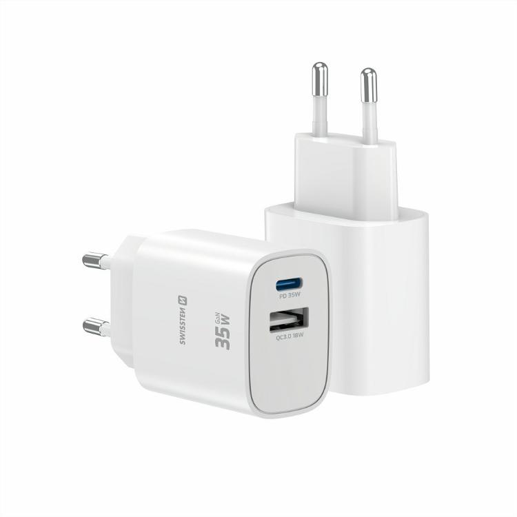 Kompaktni polnilnik Swissten Edge GaN 35 W v beli barvi z USB‑C PD in USB‑A QC 3.0 priključkoma omogoča sočasno polnjenje dveh naprav ter zagotavlja varno, hitro in zanesljivo napajanje za vsakodnevno uporabo.