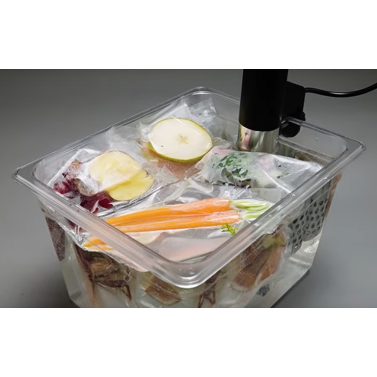 Sous vide kuhalnik CASO Design z enakomerno cirkulacijo vode omogoča natančno pripravo vakuumsko pakiranih živil pri konstantni temperaturi za popolne rezultate.