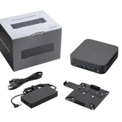 Kompaktni računalnik ASUS NUC z elegantnim črnim ohišjem, učinkovitim hlajenjem in bogatim naborom vhodov ter izhodov nudi zanesljivo delovanje, prilagodljivost in prihranek prostora na delovni mizi.