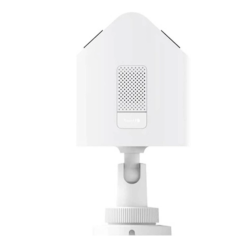 Xiaomi Outdoor Camera AW300 v beli barvi, prikazana z zadnje strani z zvočnikom in nosilcem za montažo.