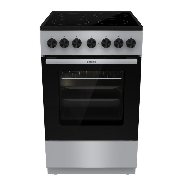 Električni štedilnik Gorenje GEC5B60SG s steklokeramično kuhalno ploščo in pečico, prikazan s sprednje strani.