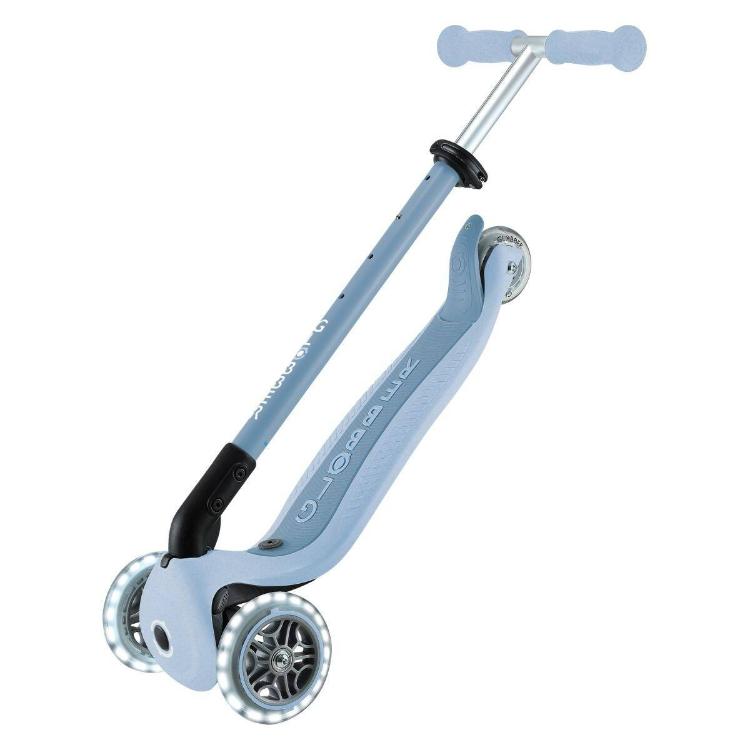 Otroški skiro z integriranim sedežem v modri barvi, stranski pogled