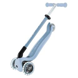 Otroški skiro z integriranim sedežem v modri barvi, stranski pogled