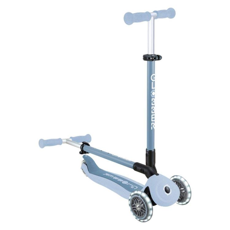 Otroški skiro v modri barvi z nastavljivim krmilom in tremi kolesi