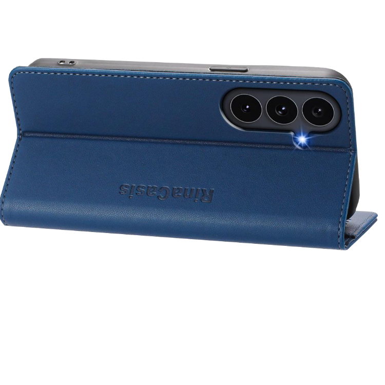 Temno modra preklopna torbica WRC za Samsung Galaxy S26 FE, zložena v stojalo za udobno gledanje videoposnetkov in prostoročno uporabo.