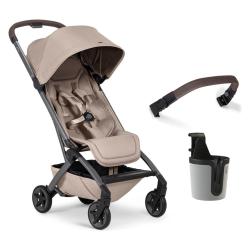 Joolz Aer² športni voziček v barvi Sandy Taupe z dodatki, odbijačem in držalom za skodelico.