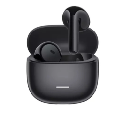 Črne Xiaomi brezžične slušalke v odprtem polnilnem etuiju s sijajnim ohišjem in LED indikatorjem.