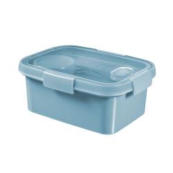 Posodica za malico Lunch To Go 1,2 l v svetlo modri barvi s tesnilnim pokrovom, zapirali in priloženim jedilnim priborom.