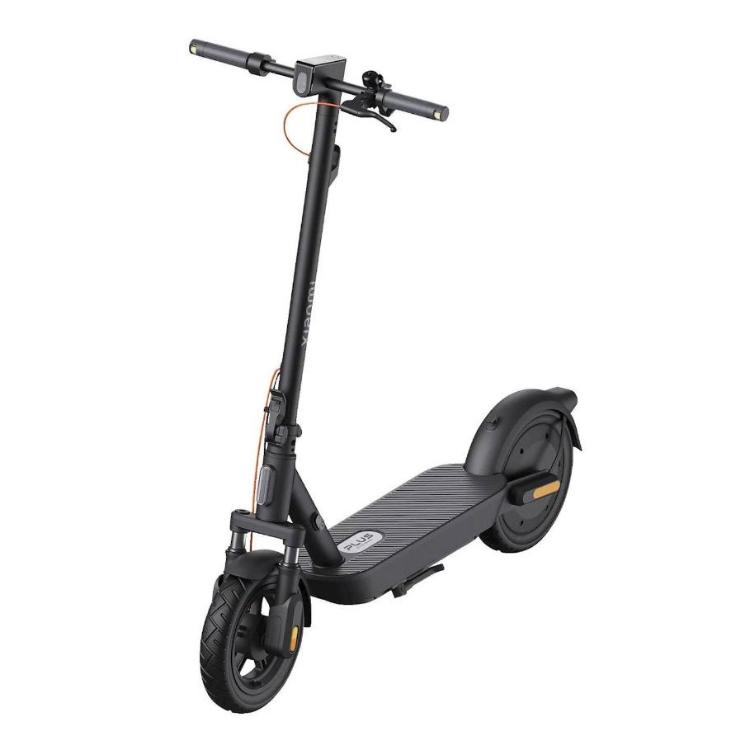 Xiaomi Electric Scooter 5 Plus, pogled s strani, črn električni skiro z zaslonom in sprednjim vzmetenjem