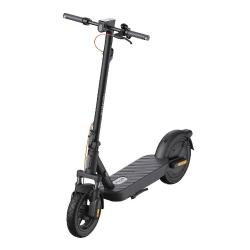 Xiaomi Electric Scooter 5 Plus, pogled s strani, črn električni skiro z zaslonom in sprednjim vzmetenjem