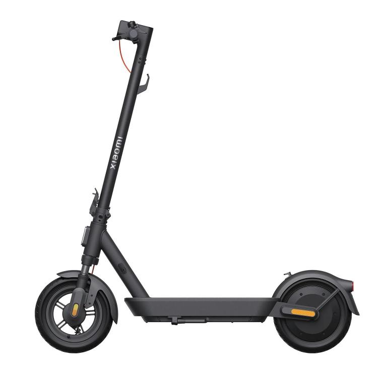 Xiaomi Electric Scooter 5 Plus, zložljiv dizajn, stranski pogled okvirja in koles z blaženjem vzmetenja