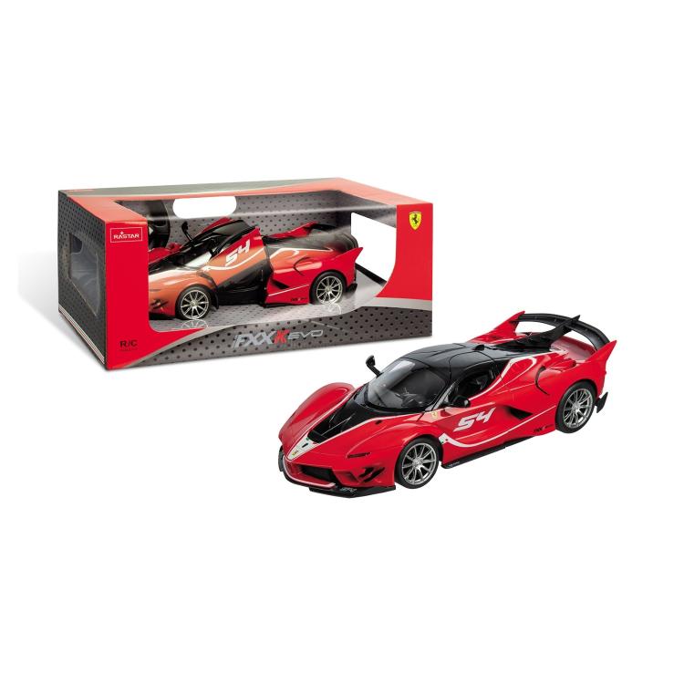 RC model Ferrari FXX-K Evo v rdeči barvi, merilo 1:14, prikazan z originalno embalažo Rastar.