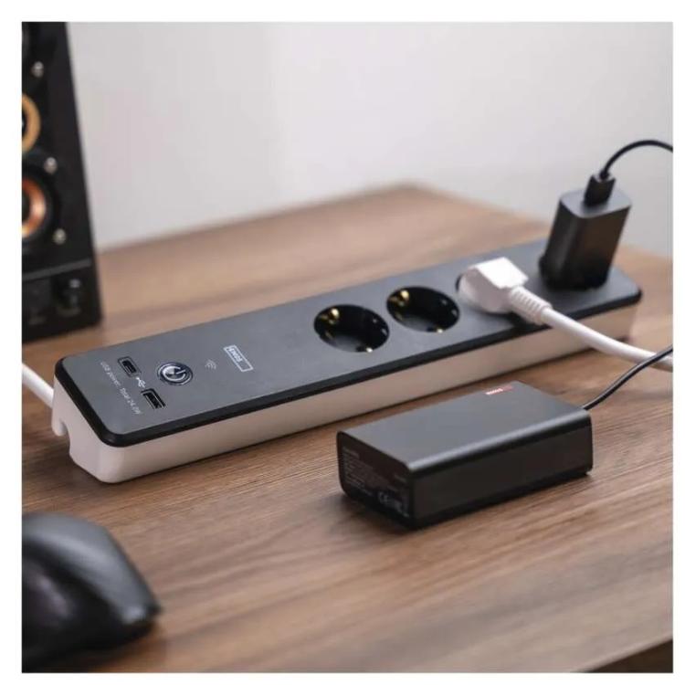 Podaljšek GoSmart 2 m / 4 vtičnice / s stikalom / USB, belo-črni